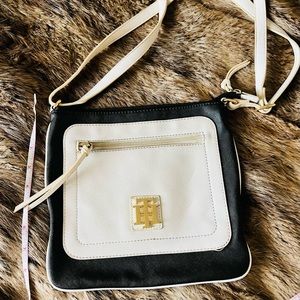 Black and white Tommy Hilfiger bag!